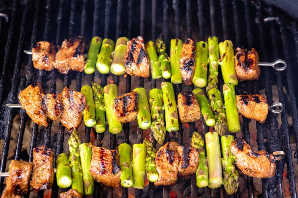  grill the steak and asparagus kabobs to make Grilled Steak and Asparagus Kabob