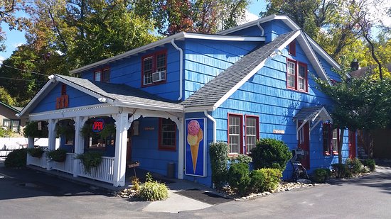 Hungry Bear BBQ in Gatlinburg