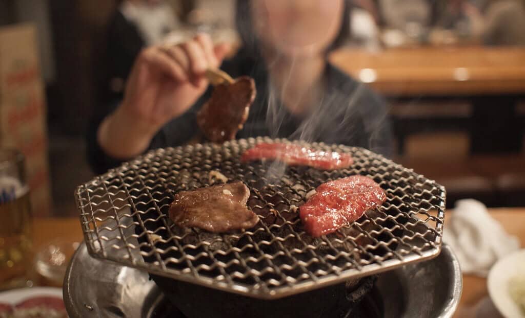 how to eat japanese bbq
