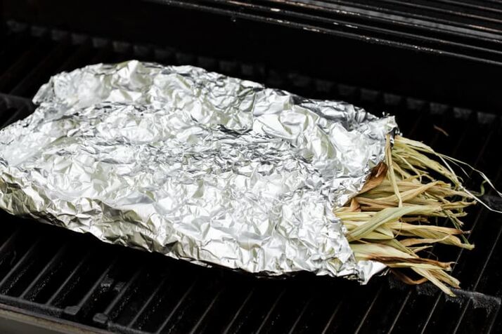 How to BBQ Corn on the Cob Wrapped in Foil
