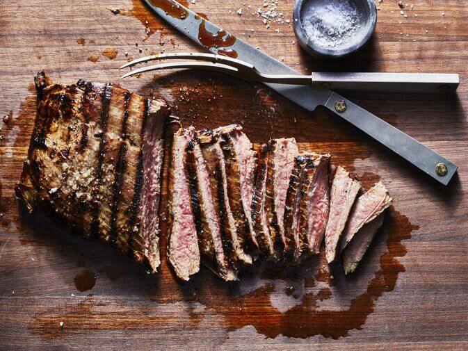 Effective ways to cook steak without a barbecue grill.
