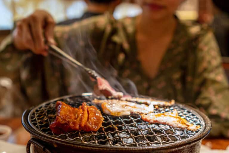 How To Eat Japanese BBQ – Guide To Eating Yakiniku