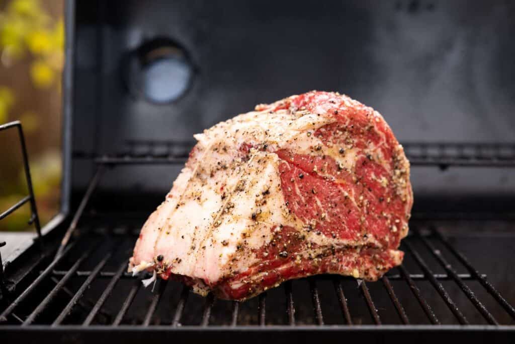 Cooking a rib roast on the barbecue: Indirect Heat Setup in Prime Rib
