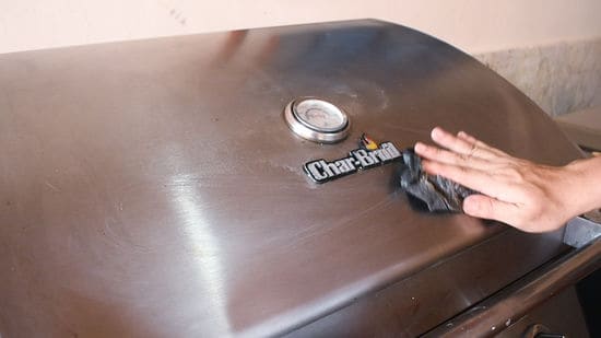 Alternative methods to clean a grill without a brush: Maintaining the exterior of your grill