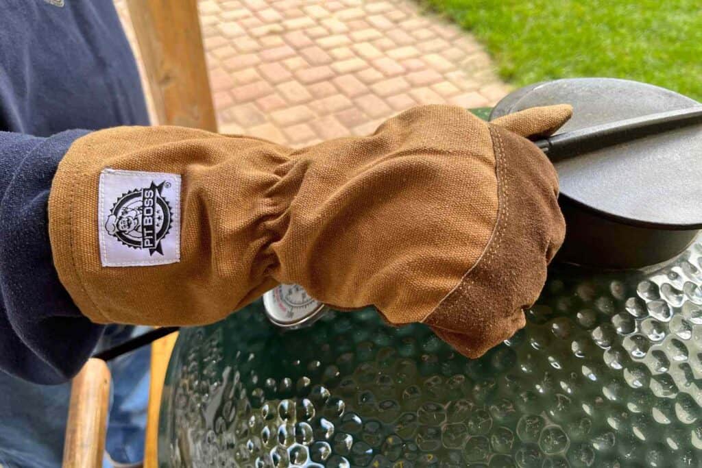 Maintaining and washing leather barbecue mitts
