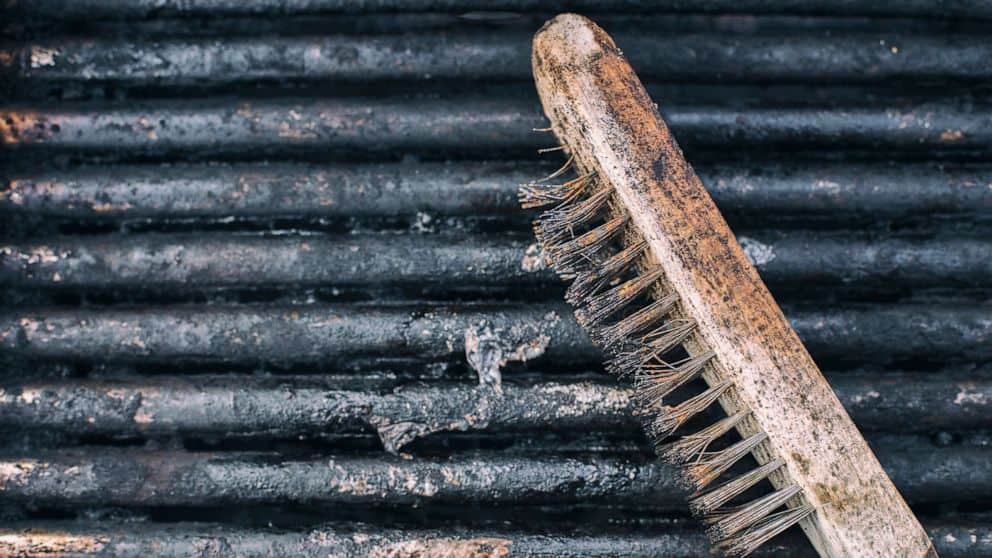 How to maintain and replace a grill brush
