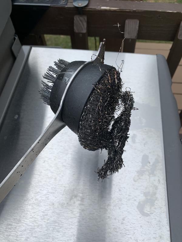 Cleaning your grill brush and tips for replacement & Indicators Your Grill Brush Needs Replacing
