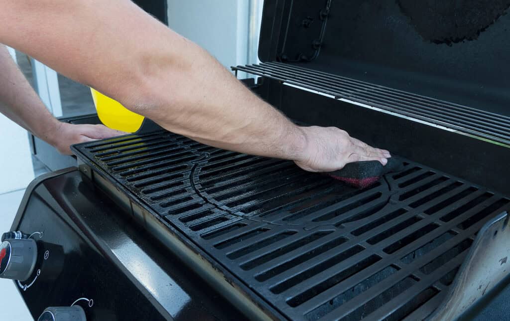 DIY grill cleaning tips without a brush
