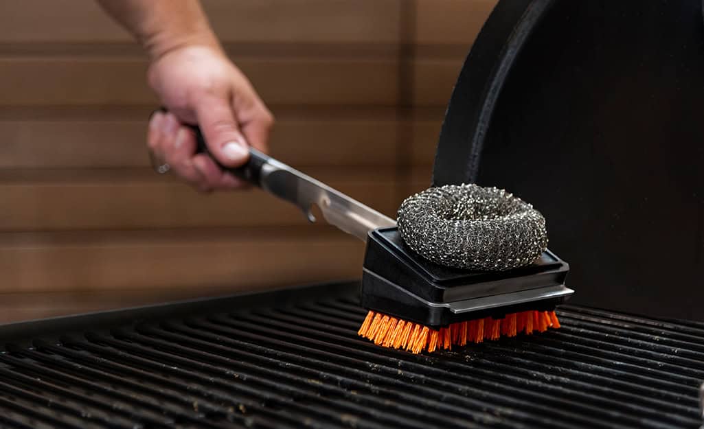 How to Clean Stainless Steel BBQ Grates Using Soft Brushes and Cloth