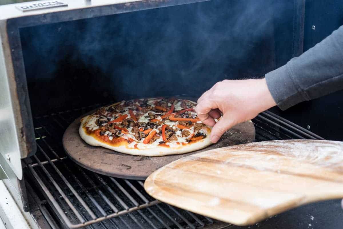 How to Make a Pizza on the BBQ