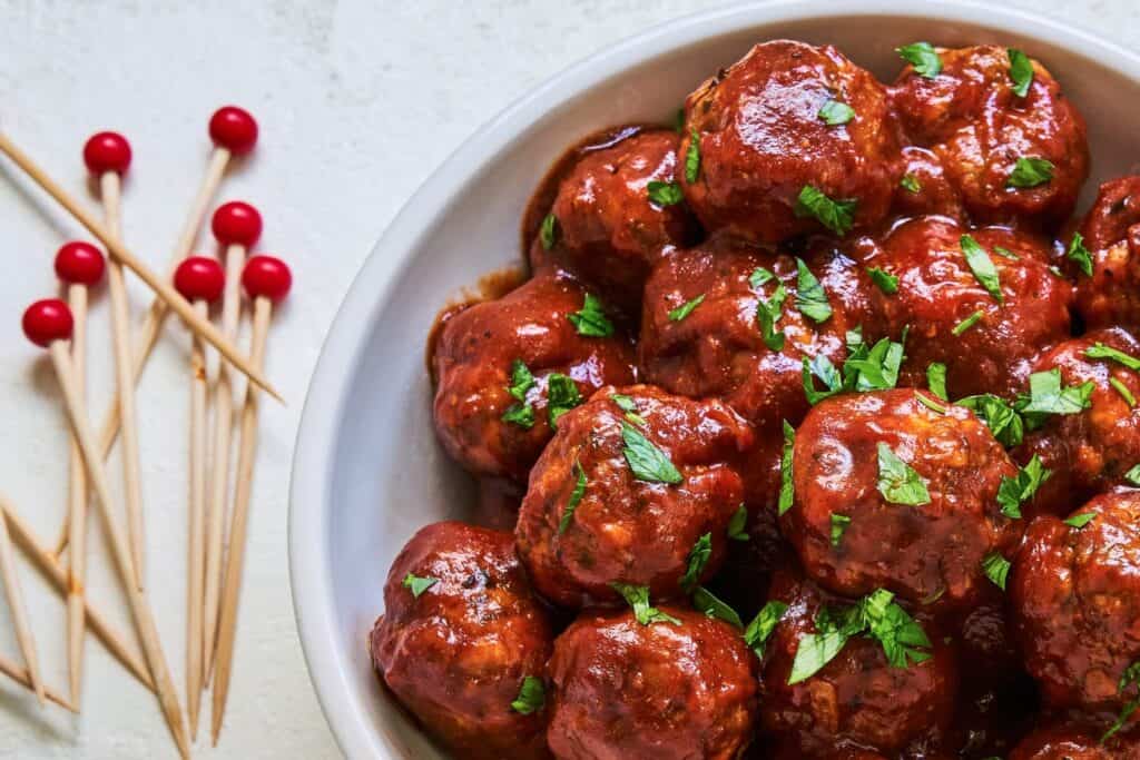 How to Serve BBQ Meatballs for Christmas